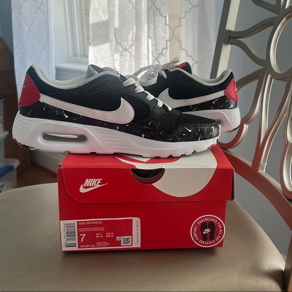 Nike Air Max Mens Size 7.